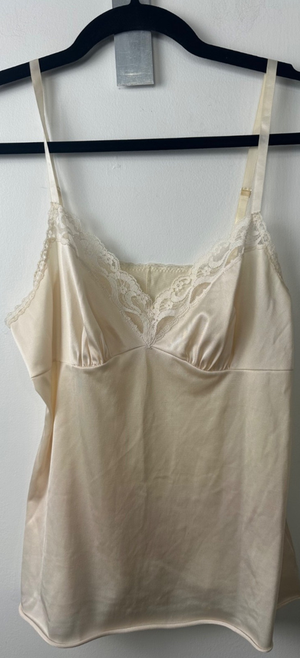 Vintage Vanity Fair Women’s Off White Camisole w/ Lace Trim size 34 Nylon D45